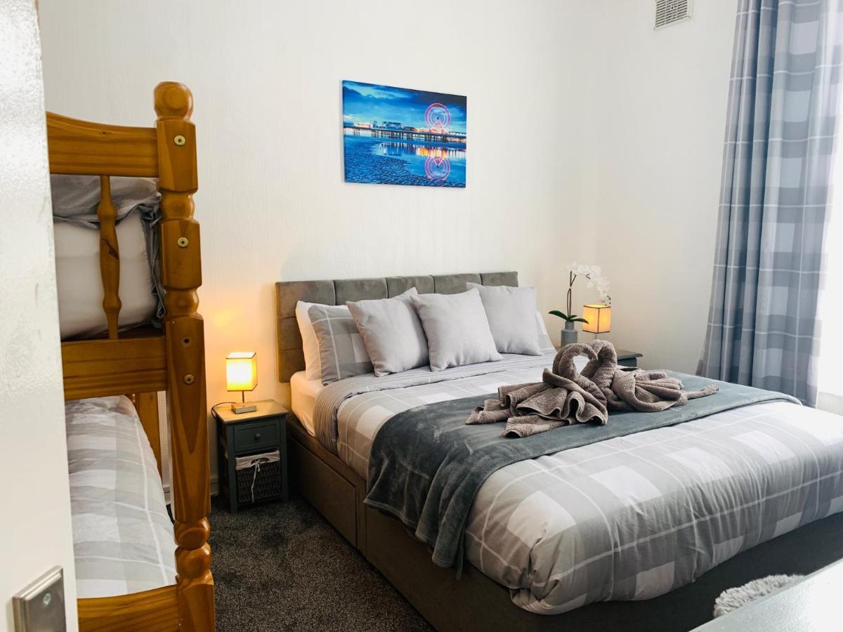The Whitehouse Holiday Apartments Blackpool Dış mekan fotoğraf